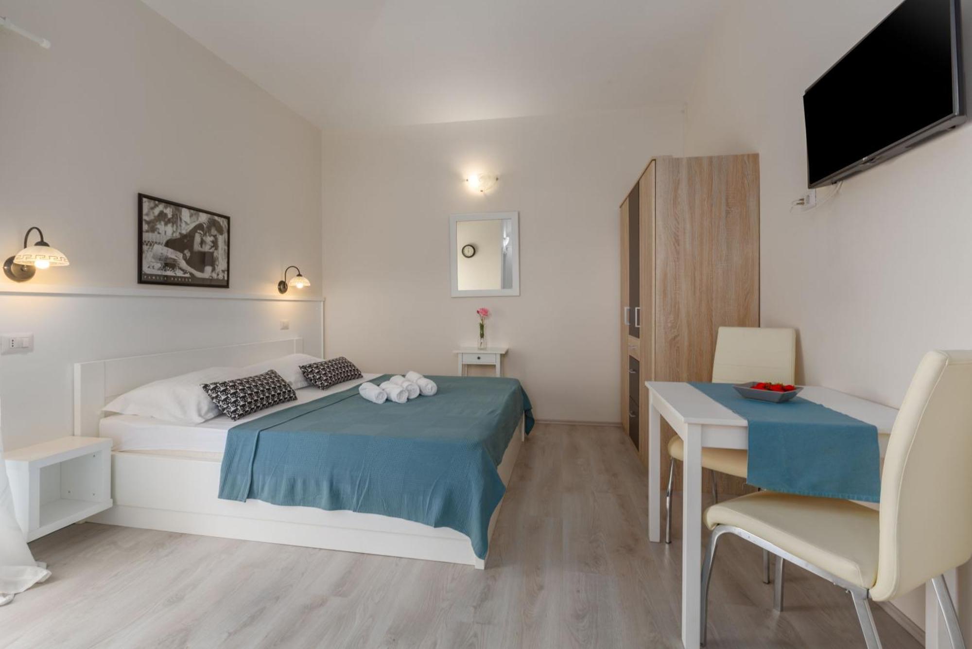 Apartment Paradiso Fuer 2 Personen Mit Pool Porec